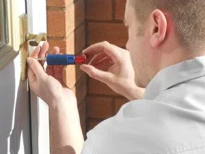 Chicago Advantage Locksmith Chicago, IL 312-809-3983 - 4a-Broken-Key-Extraction